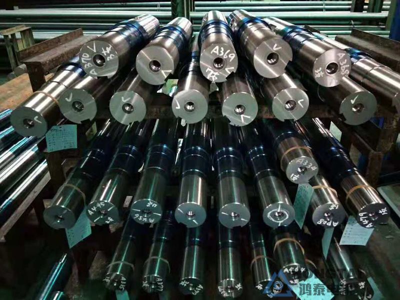 YE3-315L2-2电机轴伸打螺纹孔定制